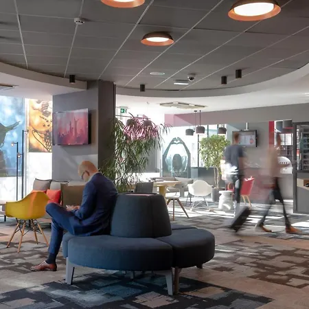 里昂卡卢尔宜必思国际酒店 3* 卡威尔奎