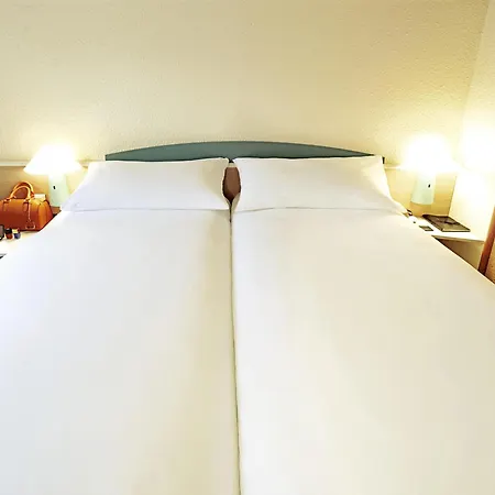 里昂卡卢尔宜必思国际酒店 酒店 卡威尔奎