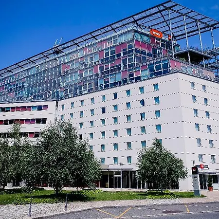 里昂卡卢尔宜必思国际酒店 3* 卡威尔奎