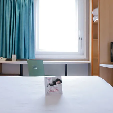 里昂卡卢尔宜必思国际酒店 3*