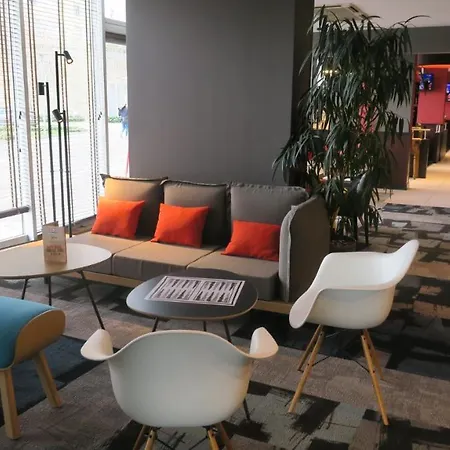 里昂卡卢尔宜必思国际酒店 酒店 3*