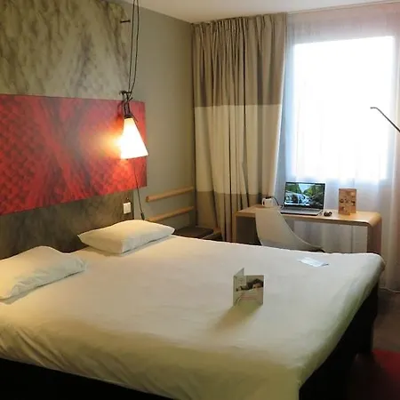 Hotel Ibis Lyon Cite Internationale 3*
